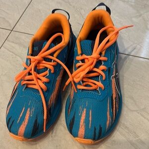 ASICS - youth size 3.5 (us)- BRAND NEW